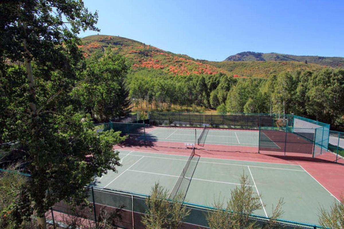 Popular attractions Area Nearby Property